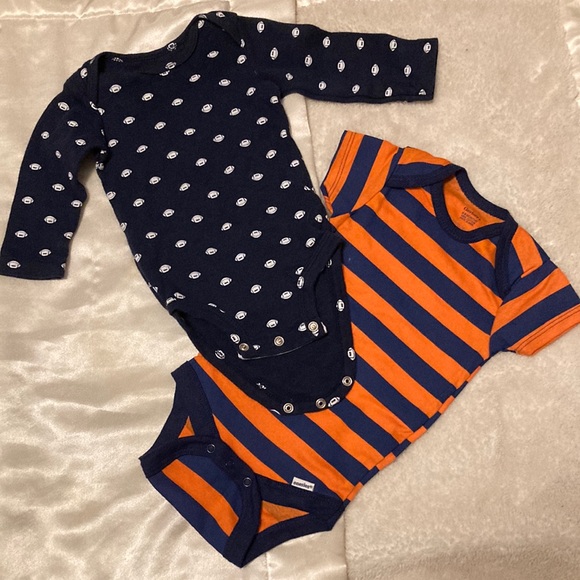 Ready for fun! Short and long sleeve onesies 2 for $10 - Picture 1 of 5